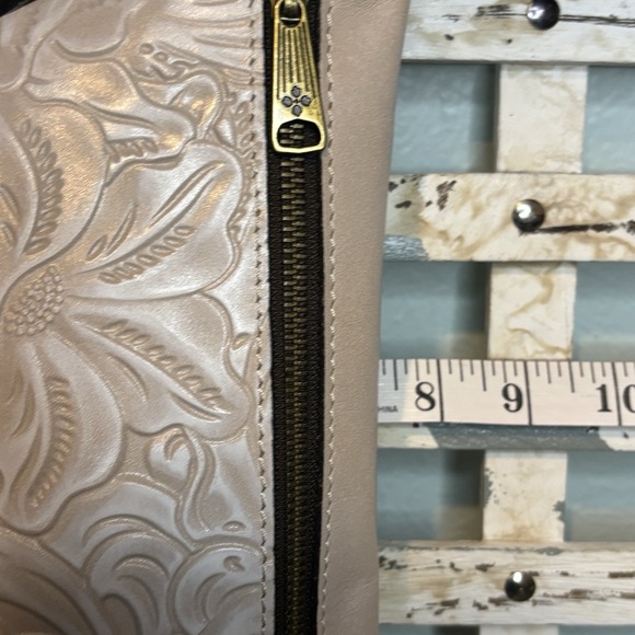 Patricia Nash Tinchi Tooled Chalk White Leather Crossbody Belt Bag NWT - Picture 14 of 14